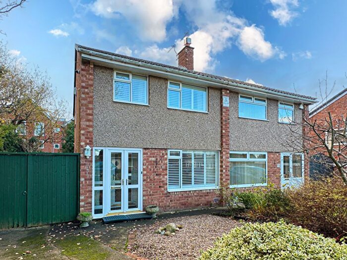 3 Bedroom Semi Detached House For Sale In Kelsall Close, Prenton, Wirral, CH43