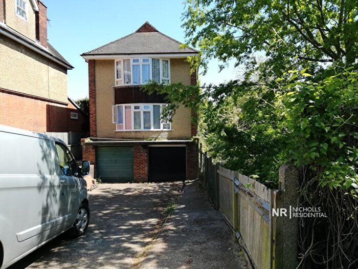 2 Bedroom Maisonette To Rent In Hook Road, Surbiton, Surrey., KT6