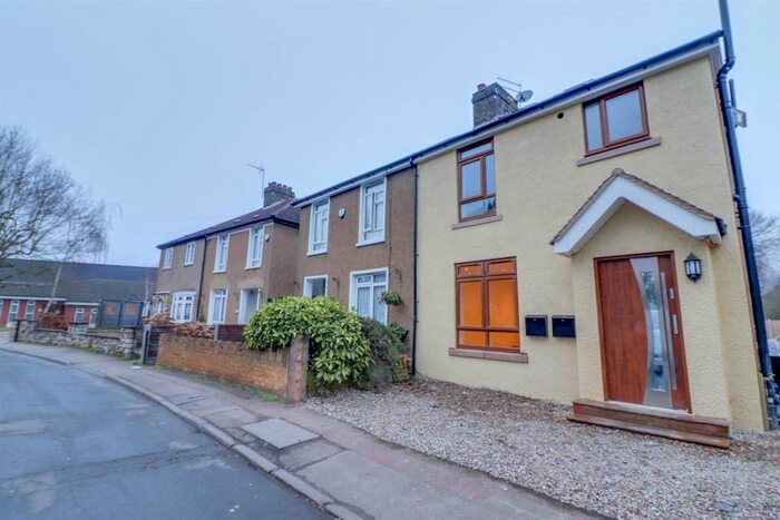 1 Bedroom Maisonette To Rent In Holdbrook North, Waltham Cross, EN8