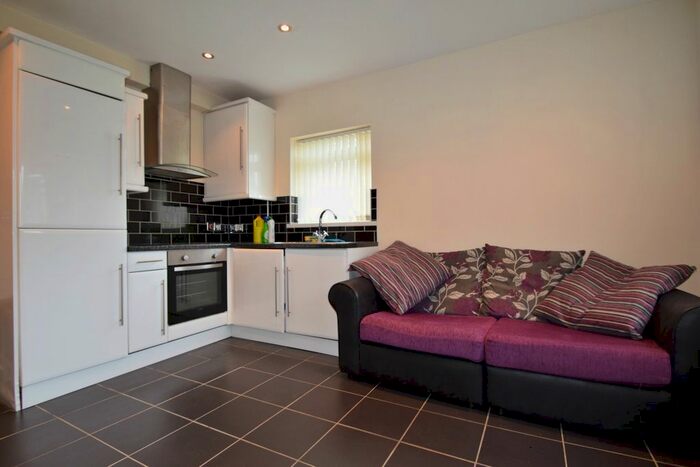 2 Bedroom Flat To Rent In Newport Road, Roath, CF24