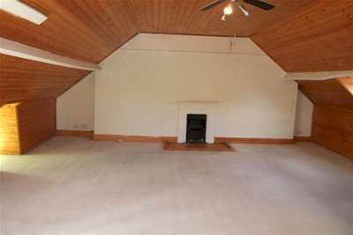 3 Bedroom Flat To Rent In Hadleigh Road, Leigh On Sea, SS9