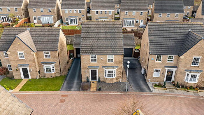 4 Bedroom Detached House For Sale In Castle Stead Crescent, Cullingworth, BD13