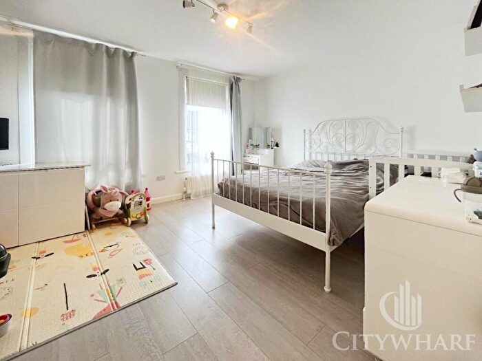 3 Bedroom Apartment To Rent In Hilda Road, London, E16