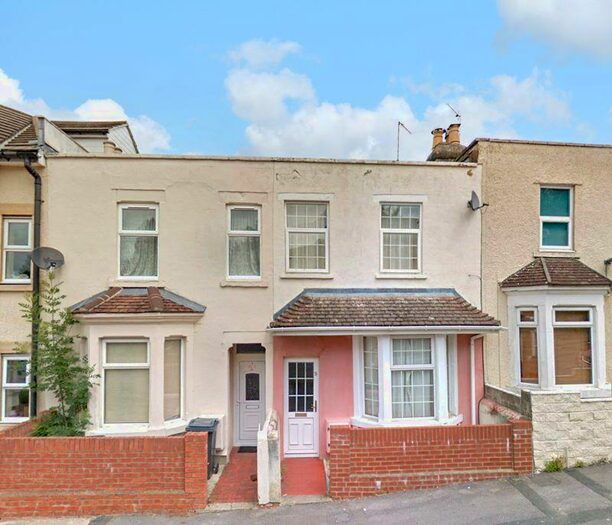 4 Bedroom End Of Terrace House To Rent In Shelley Street, Town Centre, SN1