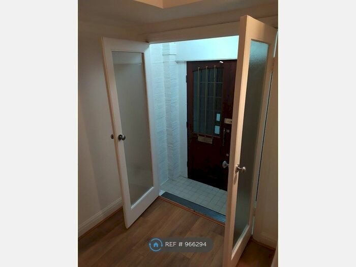 3 Bedroom Semi-Detached House To Rent In Crown Lane, London, N14