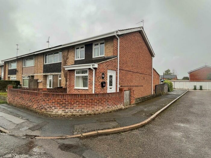 3 Bedroom Semi-Detached House To Rent In Hathaway Road - Lower Stratton, SN2