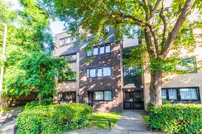 5 Bedroom Flat To Rent In Ericsson Close, London, SW18