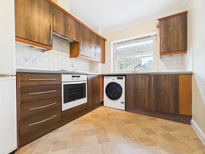 2 Bedroom Flat To Rent In Crown Heights, Alencon Link, Basingstoke, RG21