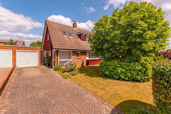 3 Bedroom Semi-Detached House For Sale In Briar Road, Shepperton, TW17