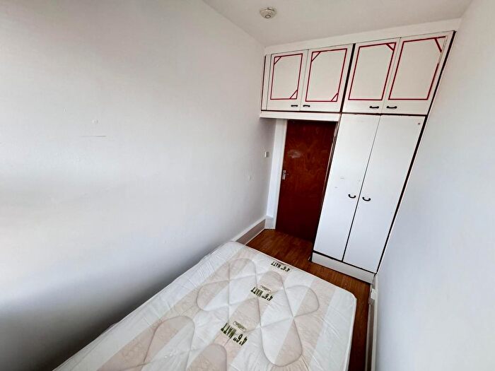 2 Bedroom Flat To Rent In A Watford Way, London, NW4