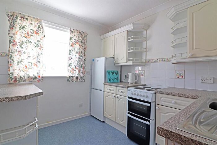 2 Bedroom Retirement Property For Sale In Oxford Road, Redhill, RH1