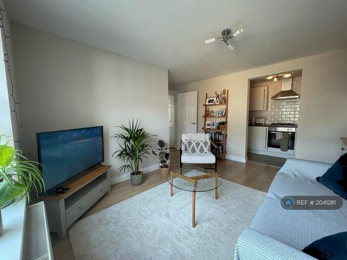 2 Bedroom Flat To Rent In Fountain Mill, Bristol, BS5