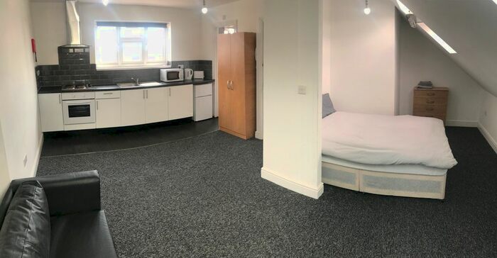 Studio To Rent In Green Lane, Seven Kings, IG3