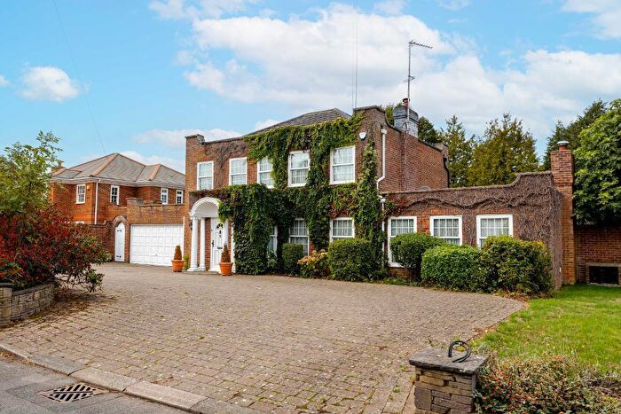 4 Bedroom Detached House For Sale In Paddock Walk, Warlingham, CR6