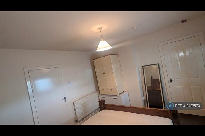 1 Bedroom Flat To Rent In Bradford Road, Cleckheaton, BD19
