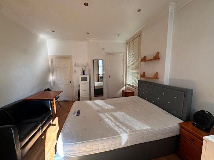 1 Bedroom Studio To Rent In Uxbridge Road, Shepherd's Bush, W12