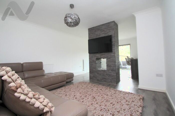 3 Bedroom Semi-Detached House To Rent In Lonsdale Drive, London, EN2