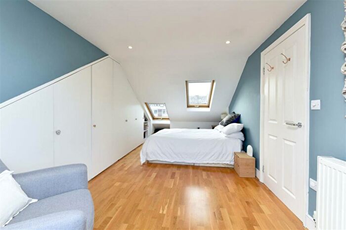 2 Bedroom Flat For Sale In Rosenau Road, SW11