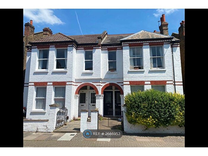 2 Bedroom Maisonette To Rent In Tunley Road, London, SW17