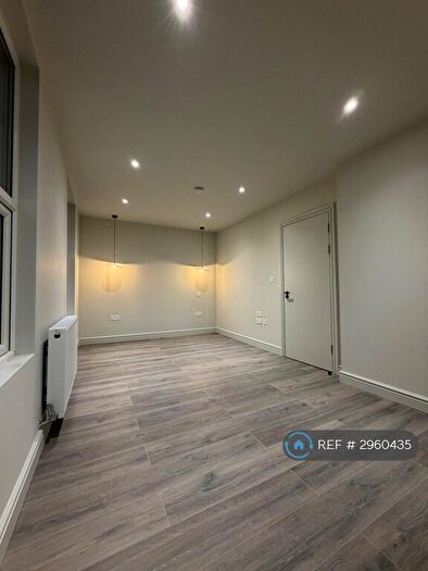 2 Bedroom Flat To Rent In Brooke Road, London, N16