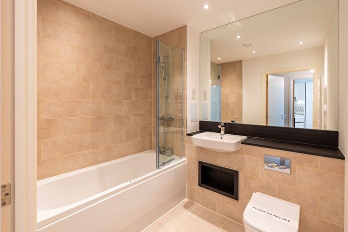 1 Bedroom Flat To Rent In Farine Avenue, Hayes, UB3