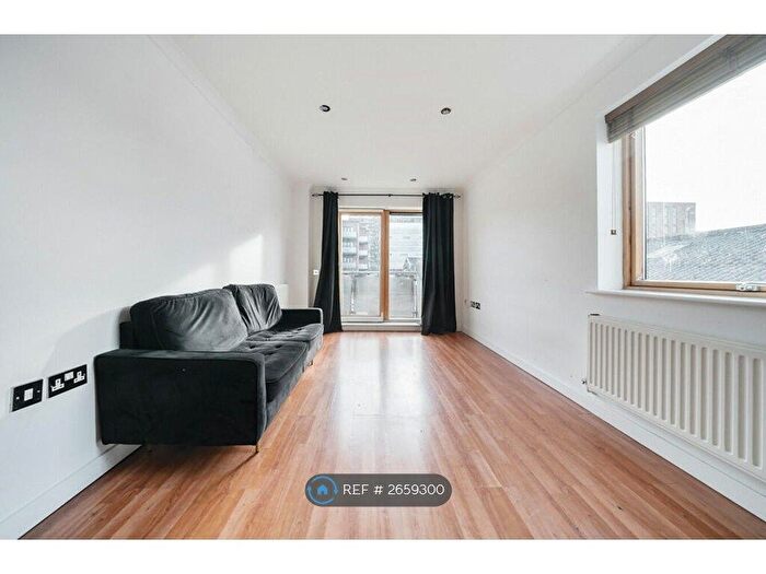 2 Bedroom Flat To Rent In Great Knollys Street, Reading, RG1