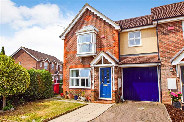 3 Bedroom End Of Terrace House For Sale In Plaines Close, Cippenham, Slough, SL1