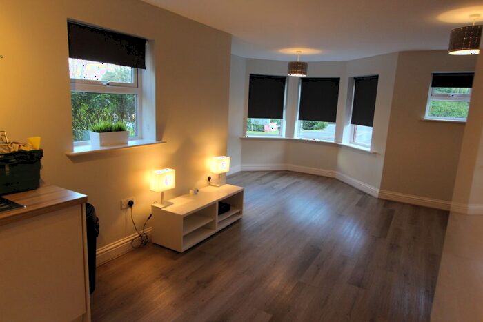 2 Bedroom Flat To Rent In Egham Hill, Egham, TW20