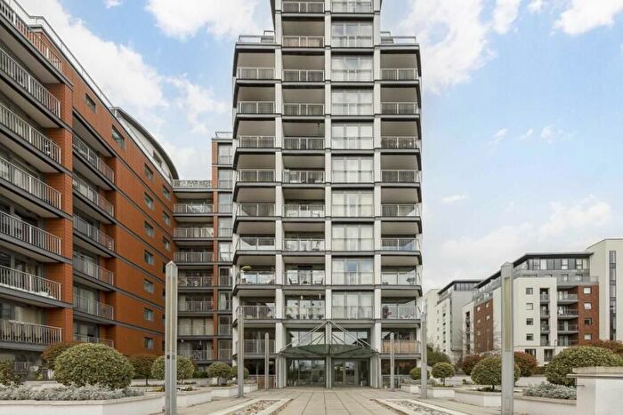 2 Bedroom Flat For Sale In Holland Gardens, Brentford, TW8