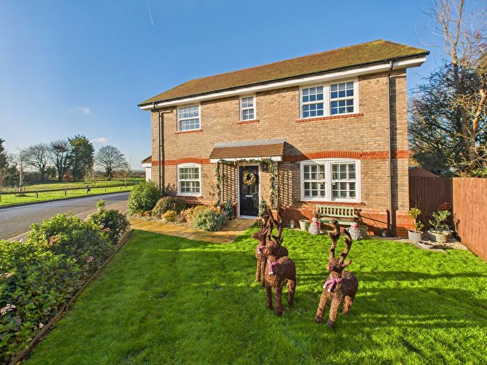 4 Bedroom Detached House For Sale In Lummas Mead, Chinnor, Oxfordshire, OX39