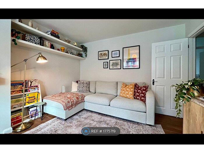 2 Bedroom Flat To Rent In Barnes, London, SW13