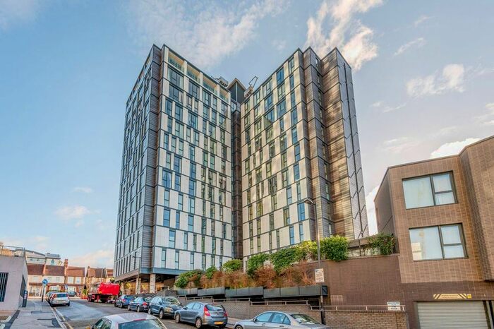 3 Bedroom Flat To Rent In Masons Avenue, Central Croydon, Croydon, CR0