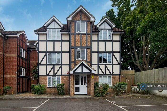 1 Bedroom Flat To Rent In Lulworth Crescent, Mitcham, CR4