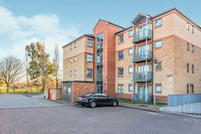 3 Bedroom Flat To Rent In Kentmere Drive, Lakeside, Doncaster, South Yorkshire, DN4
