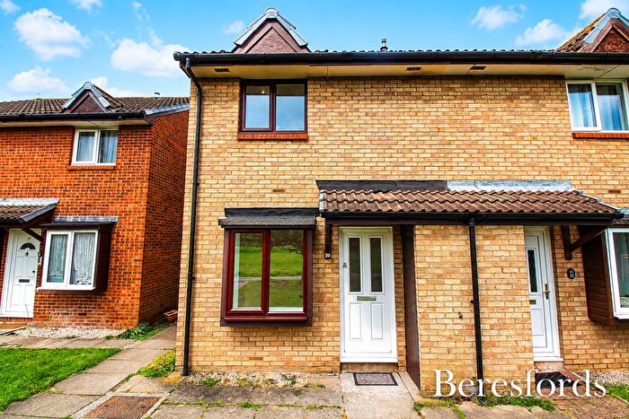 1 Bedroom End Of Terrace House To Rent In Juniper Way, RM3