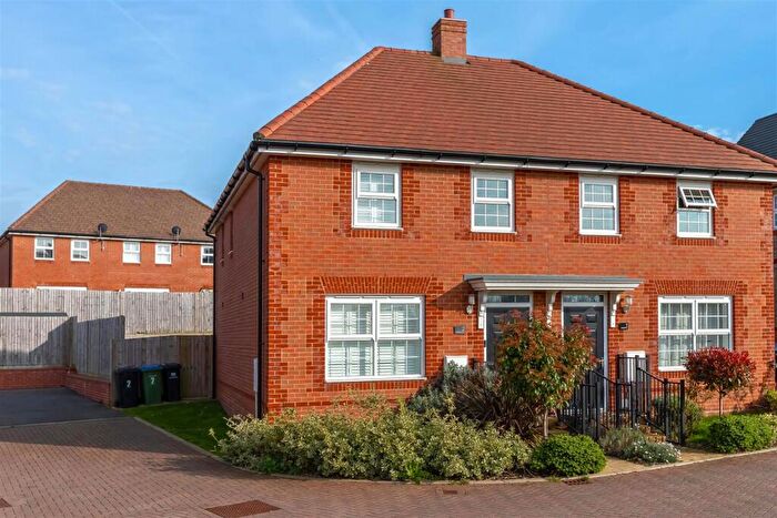 3 Bedroom Semi Detached House For Sale In Littlemead Close, Angmering, BN16