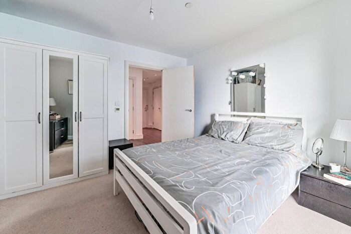 2 Bedroom Flat For Sale In Queensland Terrace, Holloway, London, N7