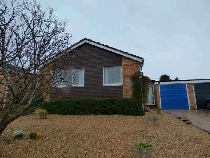2 Bedroom Bungalow To Rent In St Johns Way, Hempton, OX15