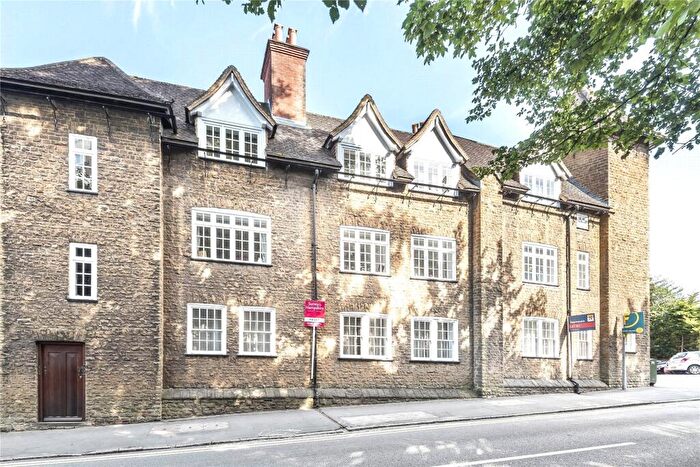 1 Bedroom Flat For Sale In Portsmouth Road, Guildford, Surrey, GU2