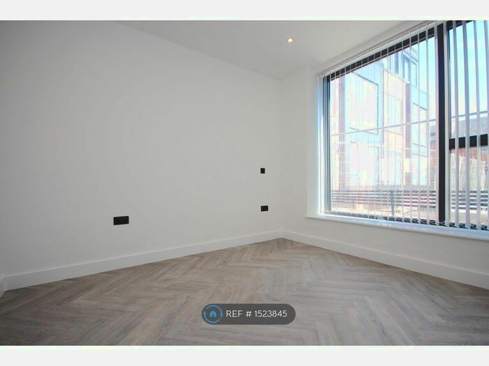 3 Bedroom Flat To Rent In London, London, SW16