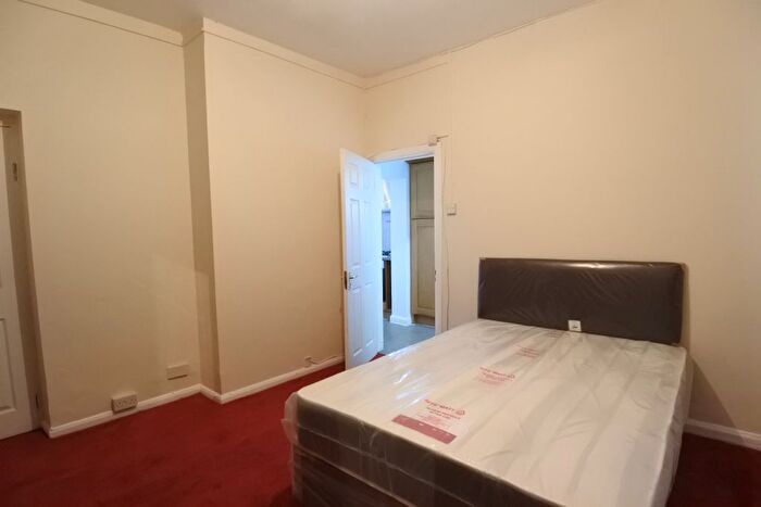 1 Bedroom Flat To Rent In Villiers Road, Willesden, NW2