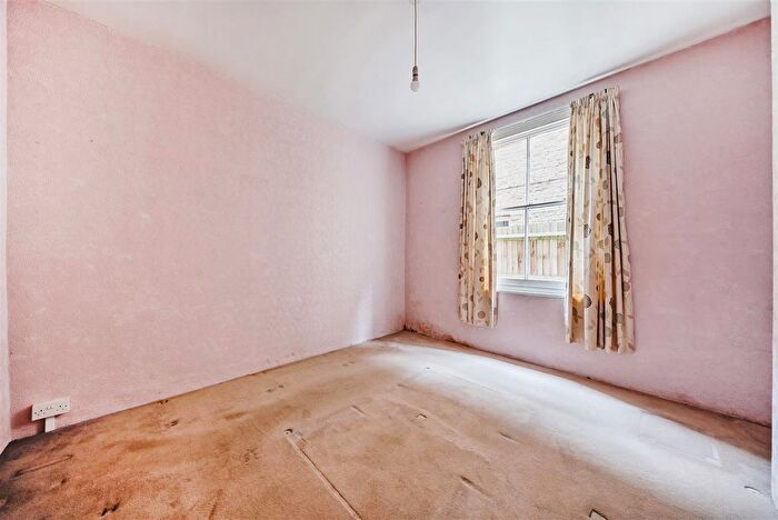 1 Bedroom Flat For Sale In Ellerton Road, Surbiton, KT6