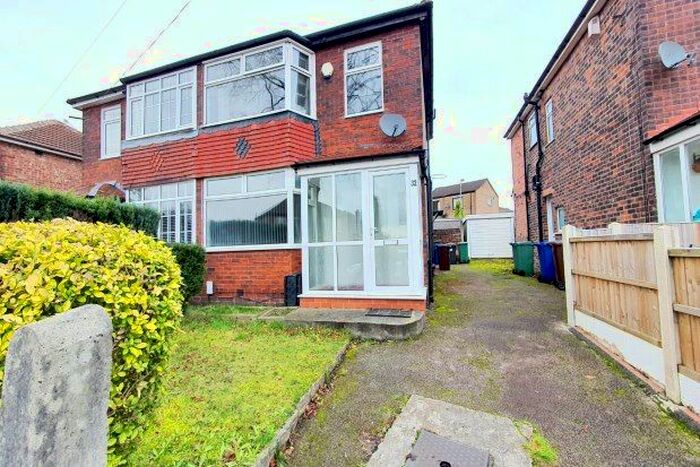 3 Bedroom Property To Rent In Oak Avenue, Manchester, M45