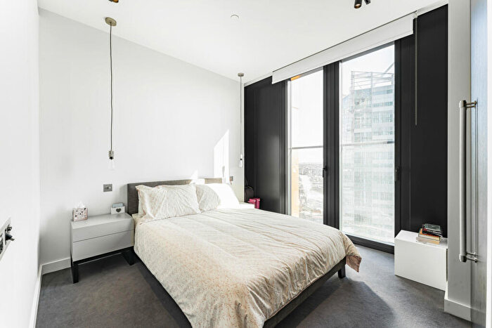 2 Bedroom Apartment To Rent In Sun Street, London, EC2A
