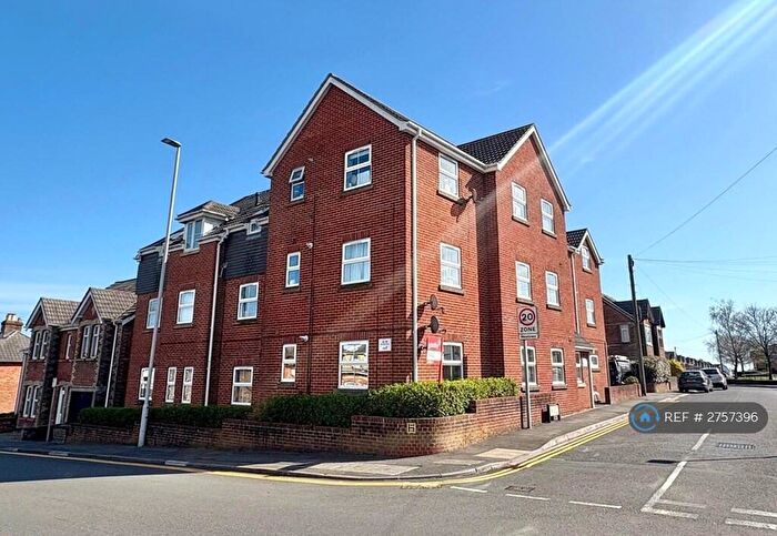 2 Bedroom Flat To Rent In Sea View Road, Poole, BH12