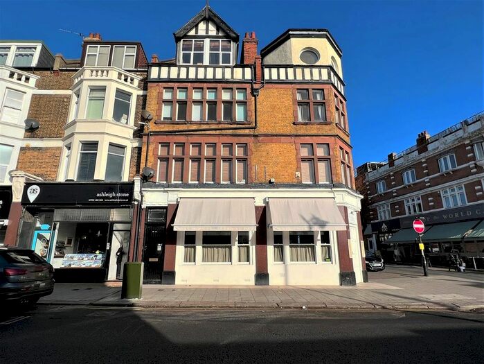 2 Bedroom Flat To Rent In Broadway, Leigh-On-Sea, SS9