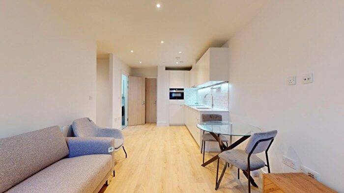 1 Bedroom Flat To Rent In Beverley Way, New Malden, SW20