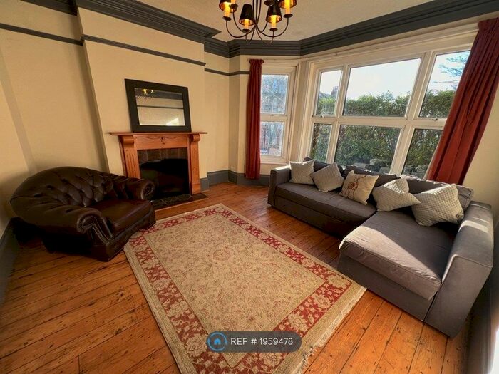 3 Bedroom Maisonette To Rent In Belle Vue Gardens, Brighton, BN2