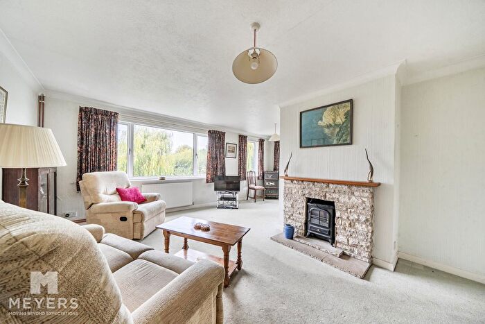 3 Bedroom Bungalow For Sale In River Close, Wimborne, BH21