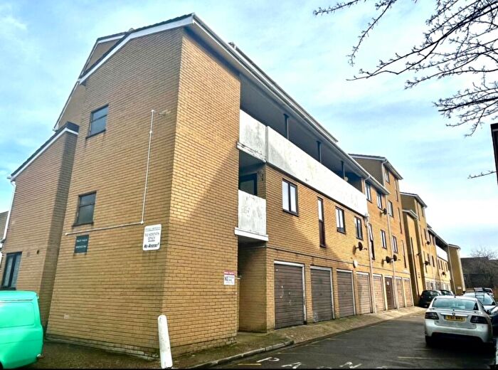 2 Bedroom Flat To Rent In Silver Sub, Frogmore, Fareham, PO14